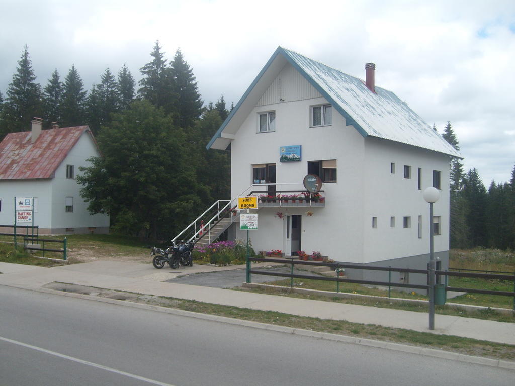 Apartments Lalovic Žabljak Rom bilde